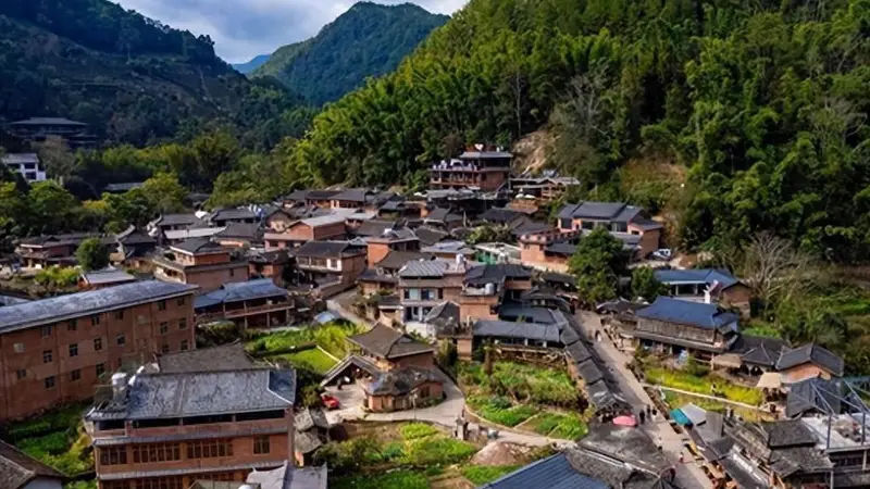 云南普洱隐秘古村，因马匹流泪得名，一座风雨桥改变村落千年命运