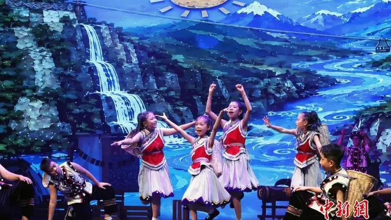 “来自大山”民族汇演登陆上海 各族师生同台演绎多彩民族文化