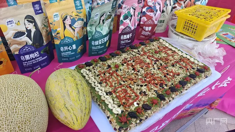 伽师蜜语·新梅甜 “展演+大集”共绘甜蜜丰收画卷