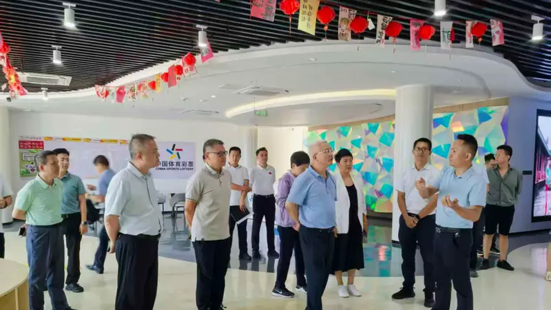 袁光平率省政协调研组开展环岛旅游公路专题调研
