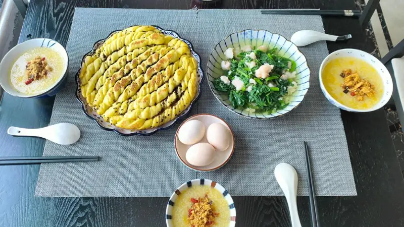 省事，早餐就几样，儿子却直夸：太香了！光盘！