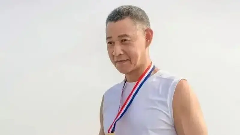 70岁张丰毅近照曝光:为什么年纪越大,肌肉越值钱?