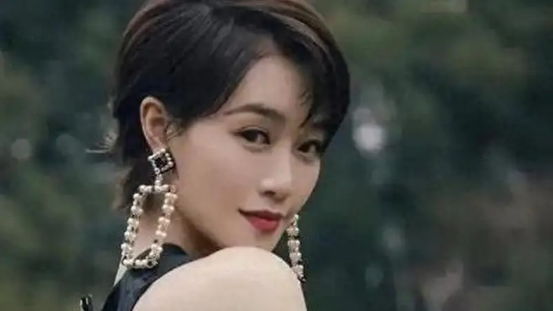 原来她是蓝盈莹母亲，离婚带女嫁上海富豪，怪不得女儿上央视大剧
