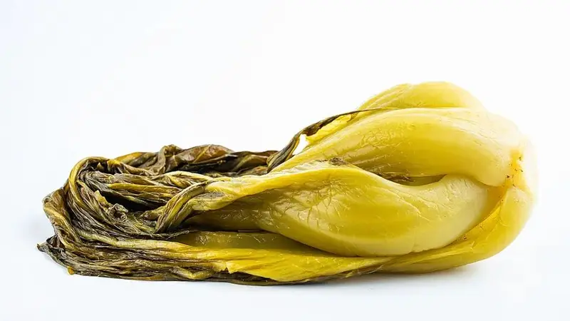 咸菜，是中国人最熟悉的下饭菜，但它到底能不能吃？榨菜、泡菜、酸菜、腐乳，真正的问题是什么
