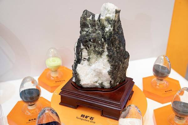 日媒紧盯:中国关键金属进口量飙升,“手上有牌”