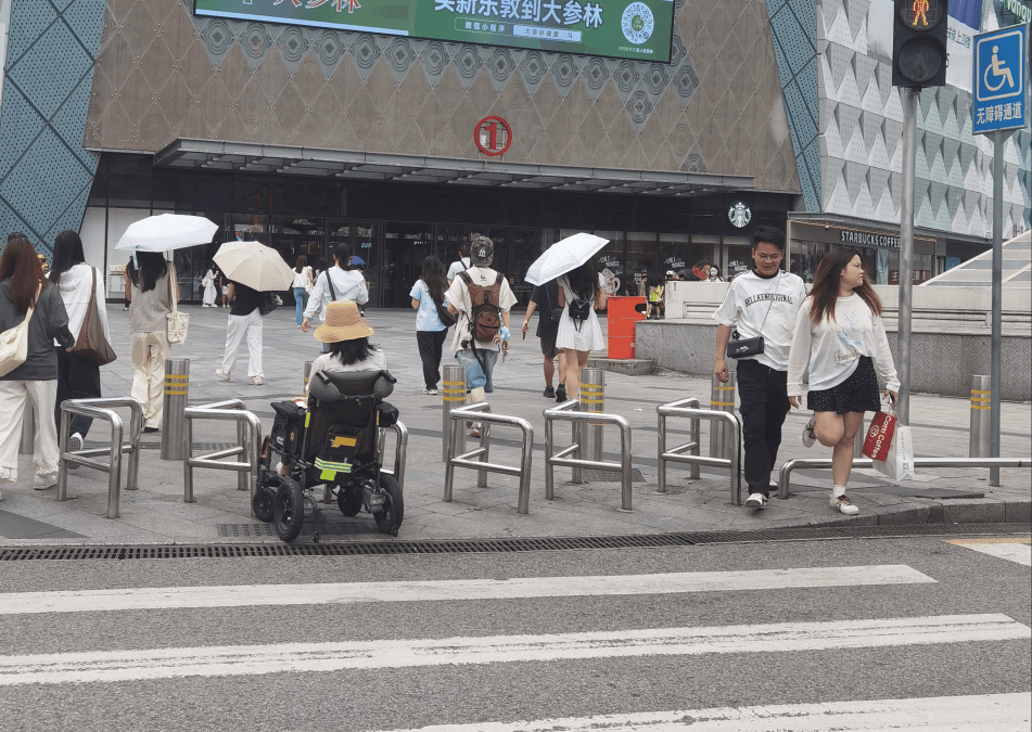 广州商场频现“霸王桩”,市民直呼出行不便!南都记者调查