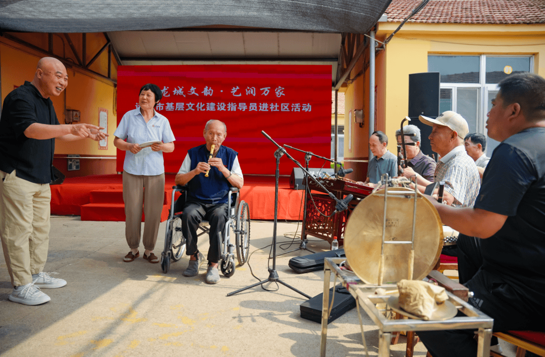 文化指导员走进敬老院，潍坊诸城以“陪伴式教学”文艺惠民