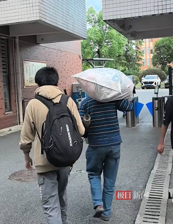 极目深度丨8个鸡蛋、100道弯、先天足疾和看不见的母亲：一对湖南乡村父子的高考