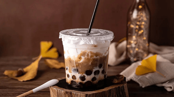 曾经排队两小时只为发朋友圈，现在拿起饮料先看配料表：这届年轻人，变了