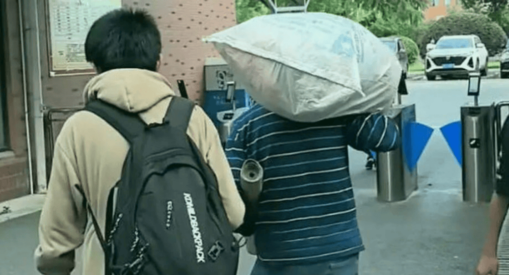 有钱人家托举靠砸钱,普通家庭托举靠四个字:别拖后腿