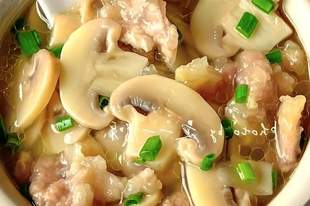 鲜掉眉毛!这碗口蘑肉片汤,厨房小白也能秒变大厨