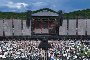 蓝鲸音乐嘉年华首日嗨翻全城!超万名乐迷点亮旌城夏夜