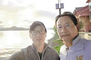 男子帮台湾游客拍照 闲聊发现竟是失联多年的亲人