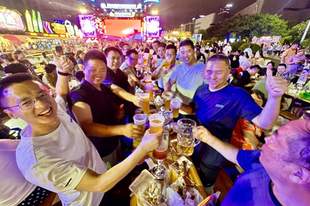晚风送爽嗨啤一夏！啤酒节崂山会场燃动岛城夏夜