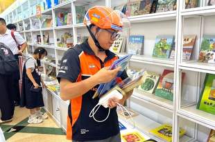 当一群外卖骑手首次走进上海书展