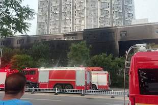 秦皇岛一底商火灾致8人遇难，“一瞬间冒黑烟！”