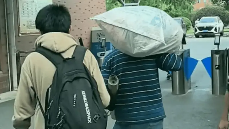 有钱人家托举靠砸钱，普通家庭托举靠四个字：别拖后腿