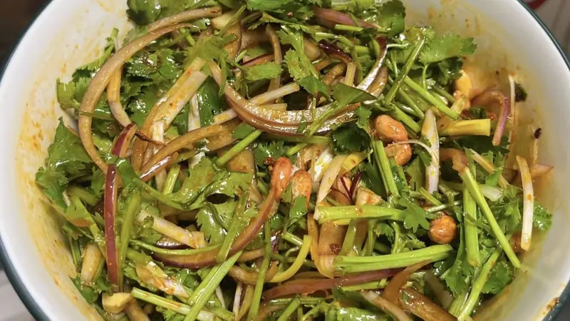 这菜名字听着挺猛呀？东北家常老虎菜，脆辣开胃夏天吃着正合适