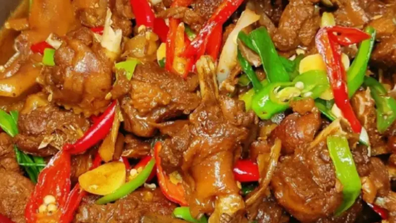 巧用啤酒焖鸭肉！去腥增香，一菜两吃滋味十足