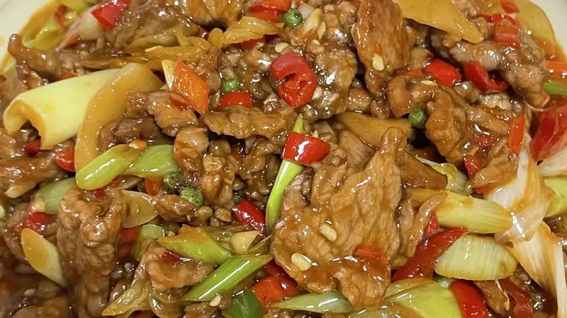 泡椒葱爆肉，一口酸辣唤醒你的胃
