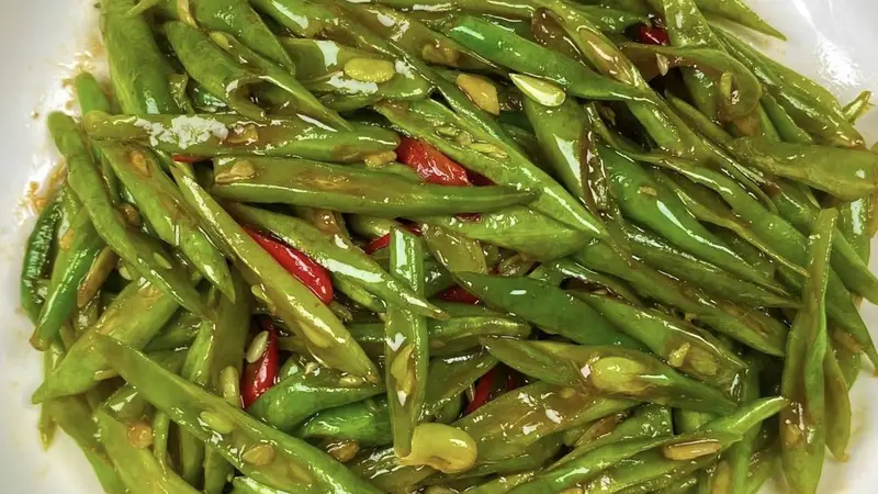 四季豆咋做才入味呀?试试家常炝炒做法,蒜香脆嫩咸香特别下饭
