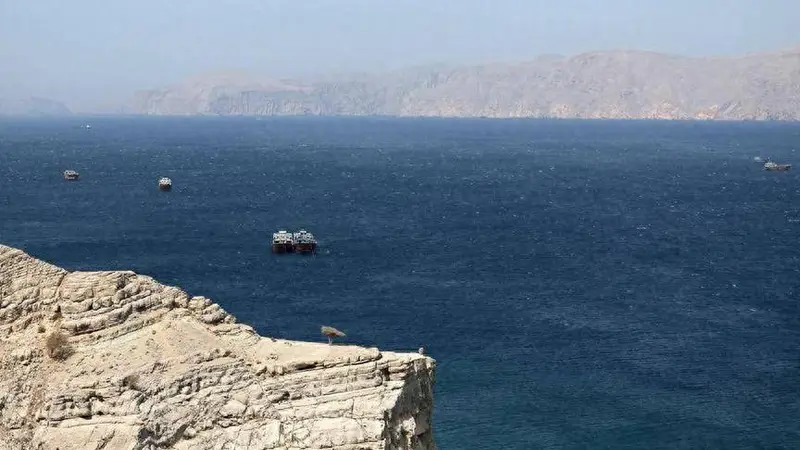 美国受够了,砸600亿在伊拉克修管道!明摆着要废了霍尔木兹海峡?
