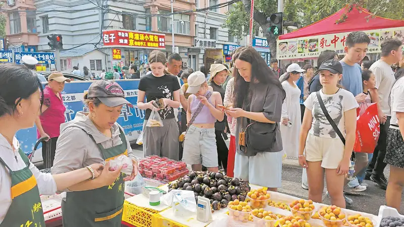清凉舒爽享美食 晨间烟火醉游人