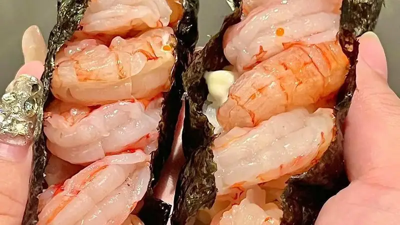 寿司的正确吃法是什么
