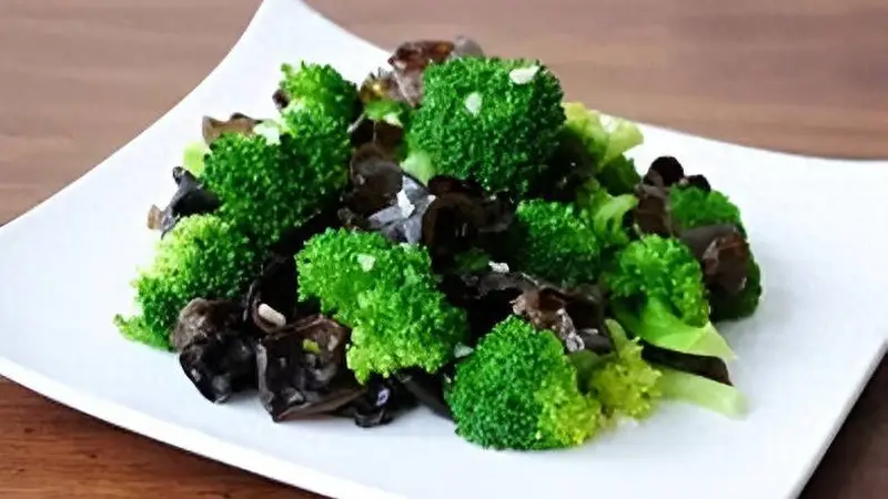 做法特别简单的家常素菜,大火快炒,清脆入味,太香了