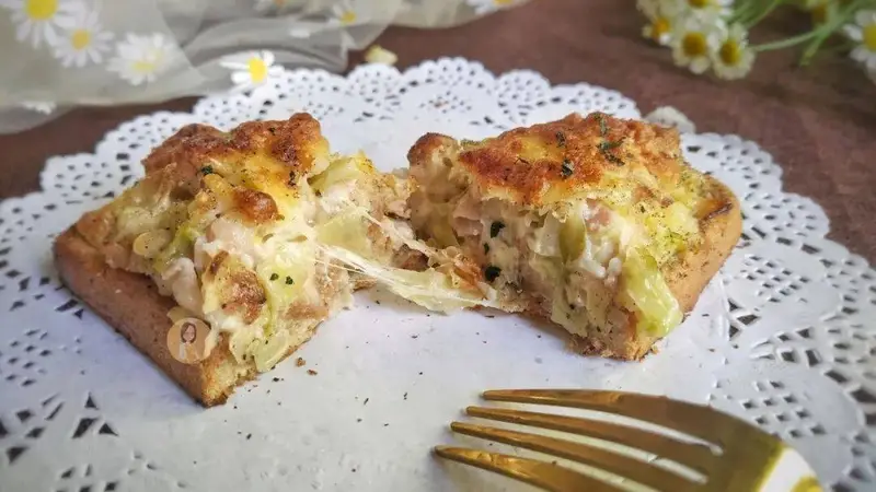 吃不完的包菜做成凯撒大帝面包,味道好吃的饱,一口下去超满足