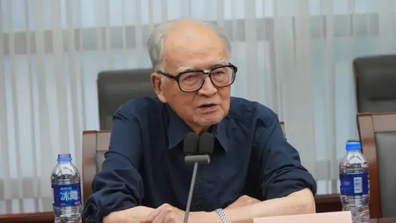 王洛林同志逝世