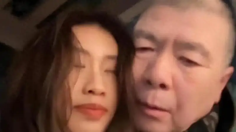 徐帆回应离婚仅10月，冯小刚近况曝光，和养女徐朵特殊关系引争议