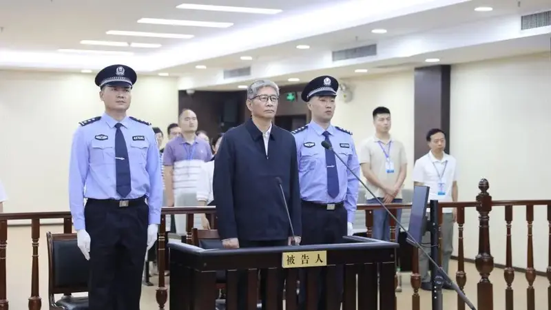 周家斌，被判无期