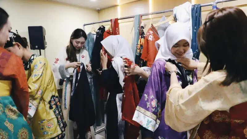 一袭华服何以“圈粉”千岛之国