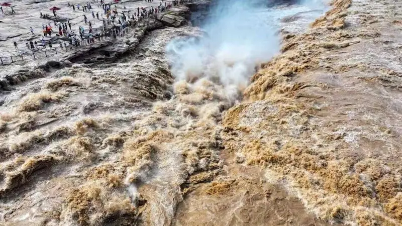 壶口瀑布汛期来袭！黄河奔涌，气吞山河