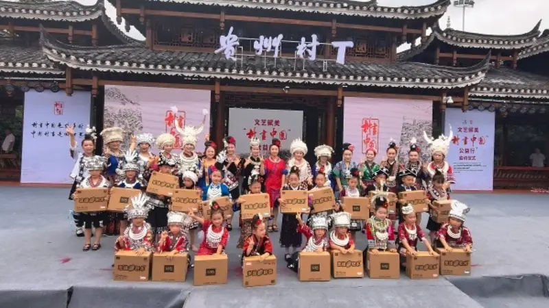 丹青绘锦绣 艺美润乡土
