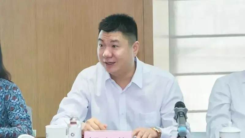 温州百亿富豪胡兴荣，被采取强制措施，此前长期失联！旗下公司被曝全员停薪，员工：3月到现在，工资卡再没响过