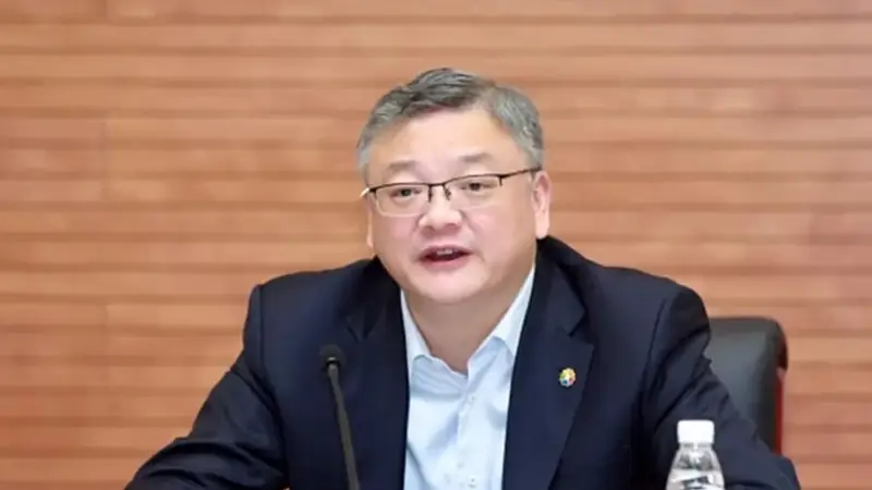 王海民任华润（集团）董事长，其曾在中国远洋海运集团、香港中旅（集团）任职