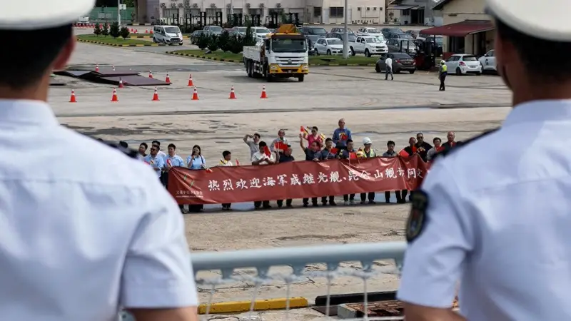 中国海军83舰编队抵达文莱进行友好访问