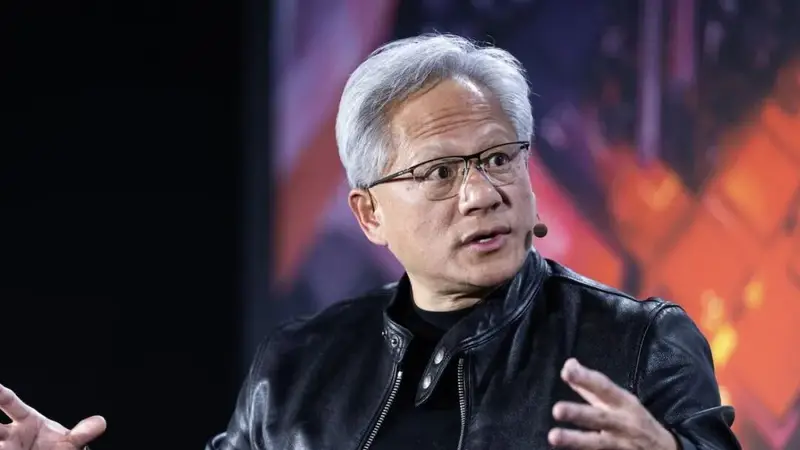 黄仁勋站在 AI 产业的十字路口呐喊:力挺开源