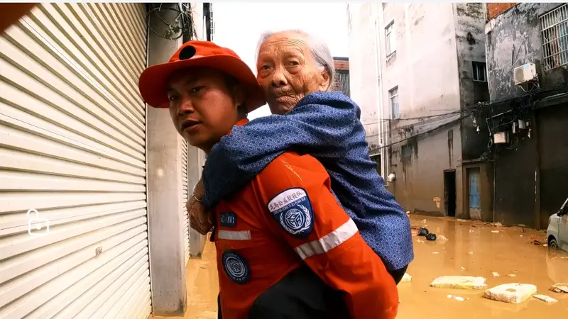 口述｜洪灾发生后，那些千里奔赴灾区的普通人