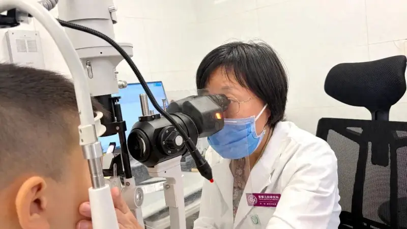 婴儿眼屎多、爱流泪，是泪道堵了吗？眼科医生：先别急