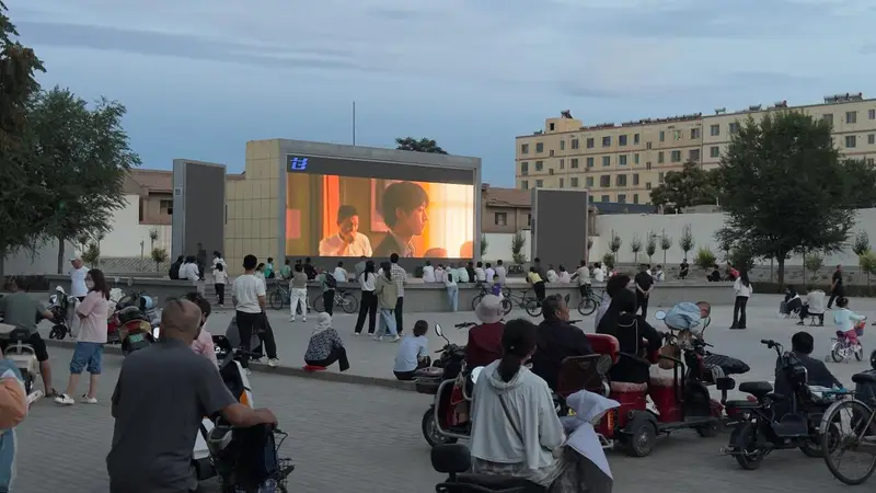 甘肃民勤：公益电影放映点亮夏夜美好时光