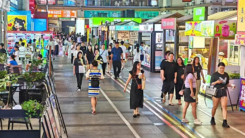 跟着荔荔游茂名④丨夜游1959南越文创街！体验城市烟火 →