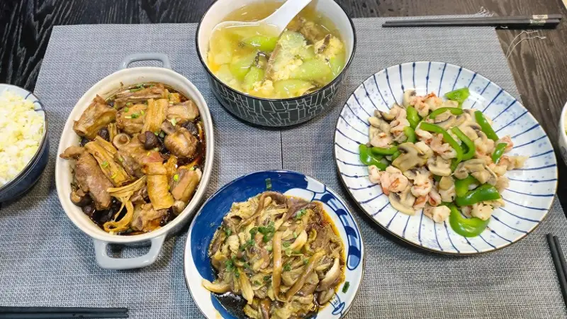 省事！还是蒸菜好，1锅2菜同时出，儿子连夸太好吃！