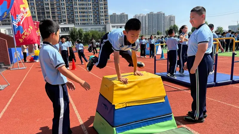 全国景区纳闷儿了:这群山东娃为啥到处跳绳?