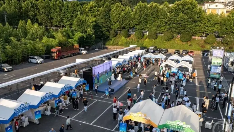 重庆市级健康集市走进避暑度假区