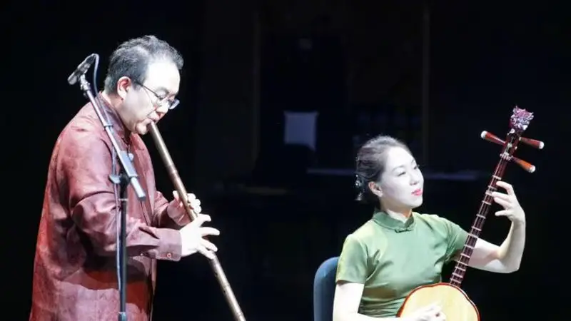 香港艺术家伉俪献艺“丝路艺术家驻留计划”佛山站