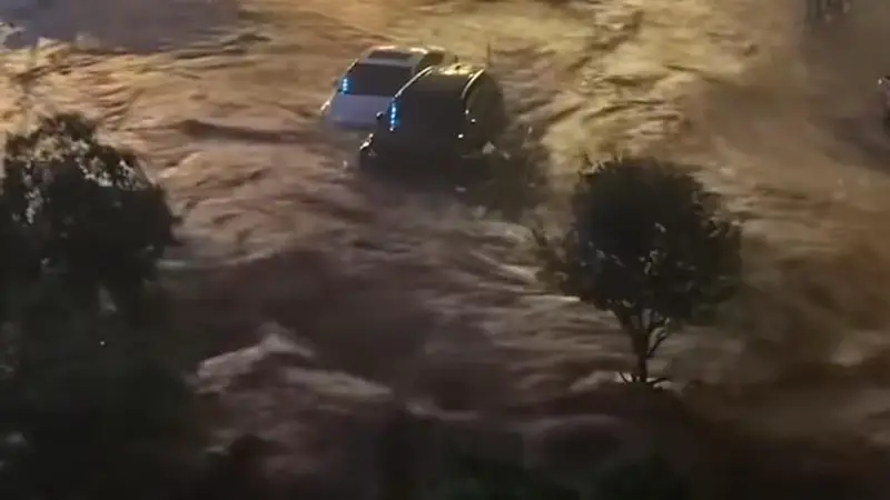 乐山马边县遭遇极端强降雨引发山洪,应急局工作人员:转移1400多人,工作人员一夜未休息,目前雨已停正在清淤