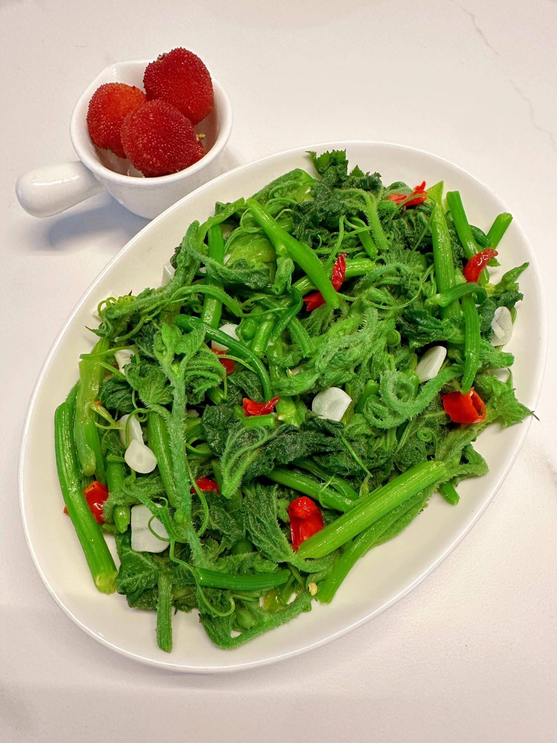 入夏后多吃南瓜尖，热量超低好吃还补钾，给肉都不换